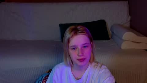 Snapshot of babees_eva chatting on 07-19-26, 04:27 Sweety Eva online show from 07-19-26, 04:27