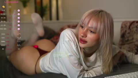 Snapshot of babeholly chatting on 02-15-25, 11:03 Hey Im your angel Holly online show from 02-15-25, 11:03