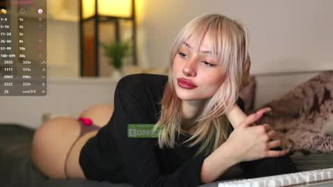 Snapshot of babeholly chatting on 03-11-25, 05:57 Hey Im your angel Holly online show from 03-11-25, 05:57