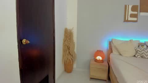 Snapshot of babesexy19_ chatting on 06-04-26, 01:22 itzell online show from 06-04-26, 01:22