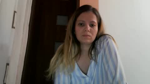 Snapshot of baby_blondee chatting on 12-13-25, 08:04 Baby Blonde online show from 12-13-25, 08:04