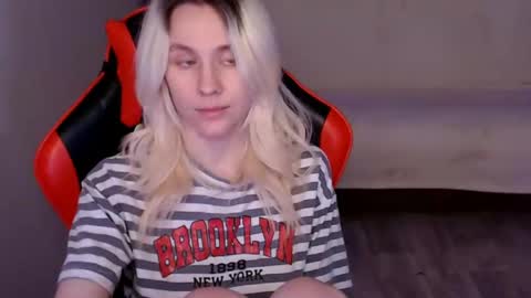 Snapshot of baby_kitte chatting on 12-12-24, 10:45 baby_kitte online show from 12-12-24, 10:45