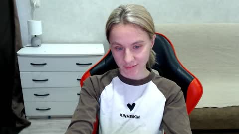 Snapshot of baby_kitte chatting on 10-20-25, 12:49 baby_kitte online show from 10-20-25, 12:49