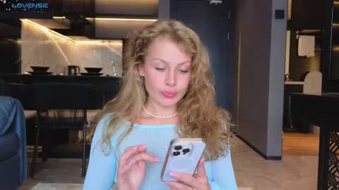 Snapshot of baby_leen chatting on 02-14-25, 07:59 Sharleen online show from 02-14-25, 07:59