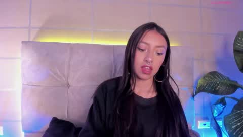 Snapshot of baby_moo chatting on 11-05-25, 03:28 Moon online show from 11-05-25, 03:28