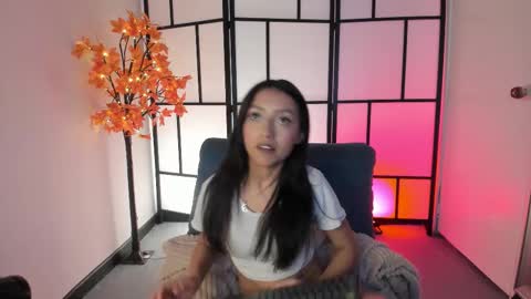 Snapshot of baby_moo chatting on 11-18-25, 04:28 Moon online show from 11-18-25, 04:28