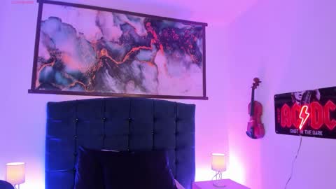 Snapshot of baby_moo chatting on 11-30-25, 12:14 Moon online show from 11-30-25, 12:14