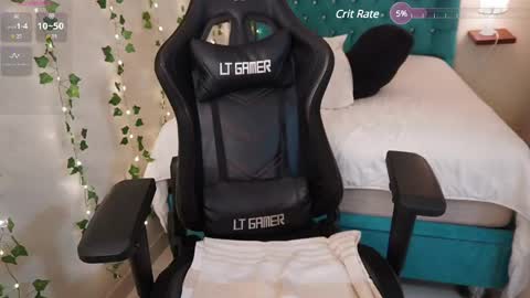 Snapshot of babyangiee chatting on 02-12-25, 12:05 Instagram online show from 02-12-25, 12:05