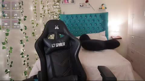 Snapshot of babyangiee chatting on 03-04-25, 11:32 Instagram online show from 03-04-25, 11:32