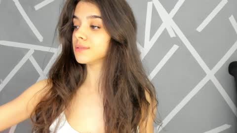 Snapshot of babyaylin chatting on 12-19-24, 06:01 Aylin online show from 12-19-24, 06:01