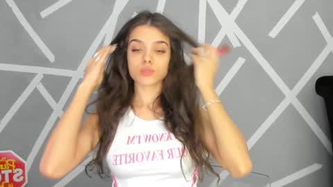 Snapshot of babyaylin chatting on 01-09-25, 05:23 Aylin online show from 01-09-25, 05:23