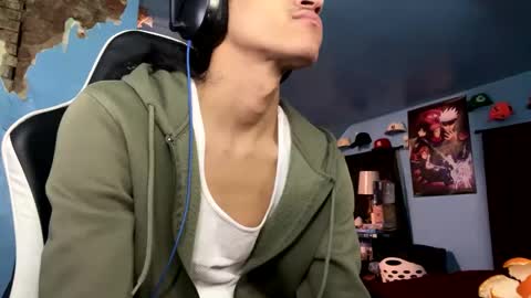 Snapshot of babyd0103 chatting on 12-19-24, 08:23 babyD online show from 12-19-24, 08:23