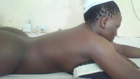 Snapshot of babymolly2 chatting on 05-24-26, 03:28 Rossy Kwekwe online show from 05-24-26, 03:28