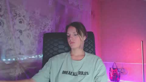 Snapshot of babymuro4ka chatting on 09-10-25, 08:09 Sonya online show from 09-10-25, 08:09