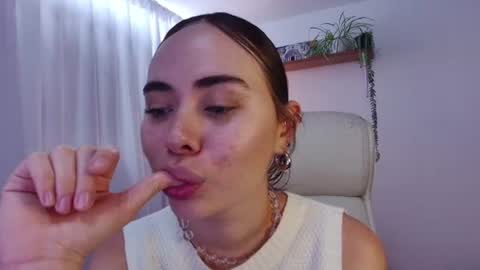 Snapshot of babyprincesstalia chatting on 07-22-26, 08:11 Talia online show from 07-22-26, 08:11