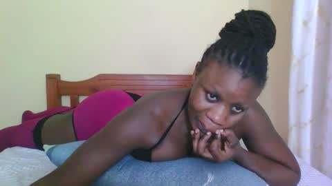 Snapshot of babyrozillah chatting on 05-12-26, 07:00 PRISCILLAH online show from 05-12-26, 07:00