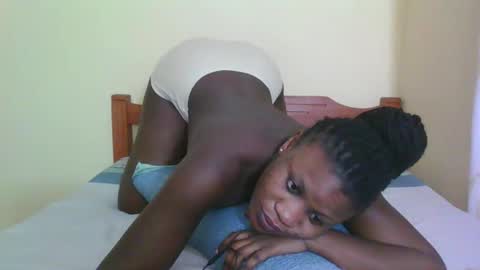 Snapshot of babyrozillah chatting on 05-17-26, 09:00 PRISCILLAH online show from 05-17-26, 09:00