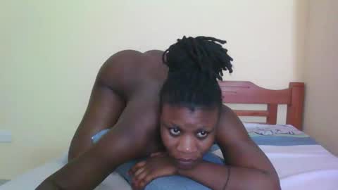 Snapshot of babyrozillah chatting on 05-25-26, 07:20 PRISCILLAH online show from 05-25-26, 07:20
