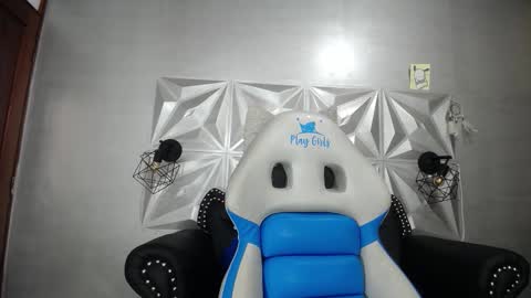 Snapshot of babyschoolgiirl chatting on 10-24-25, 12:01 Xime Lions online show from 10-24-25, 12:01