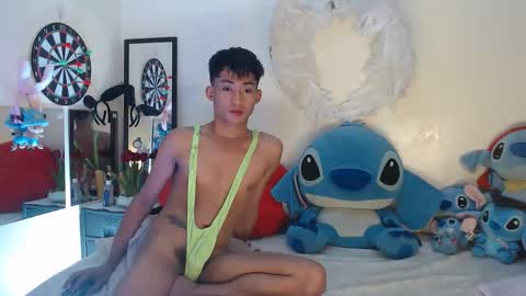 Snapshot of bad_boy_in_bed chatting on 10-23-25, 04:28 jay online show from 10-23-25, 04:28