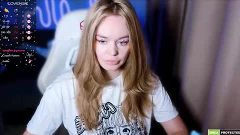 Snapshot of bad_girl009 chatting on 09-15-25, 06:19 Lin online show from 09-15-25, 06:19