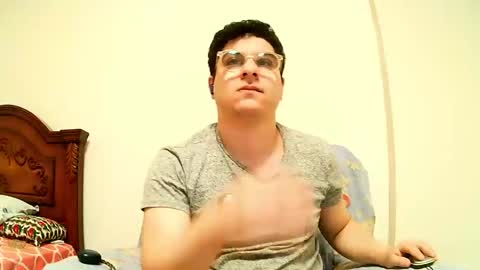 Snapshot of badboixx chatting on 09-17-25, 11:28 badboixx online show from 09-17-25, 11:28