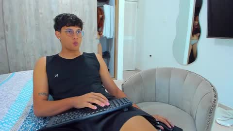 Snapshot of badgyal_ chatting on 12-17-24, 11:28 Beck and Rick online show from 12-17-24, 11:28