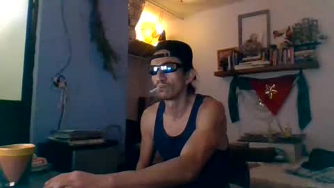 Snapshot of badhombremx chatting on 12-20-24, 02:16 Mexican livin Off the Wall online show from 12-20-24, 02:16