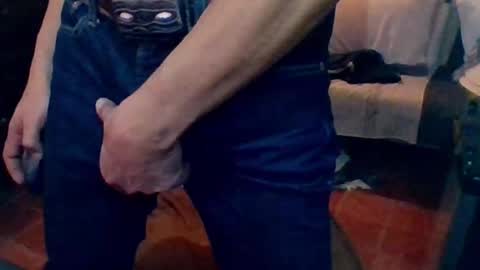 Snapshot of badhombremx chatting on 02-10-25, 01:24 Mexican livin Off the Wall online show from 02-10-25, 01:24