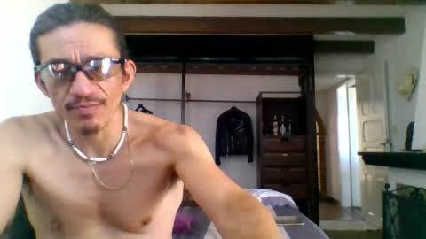 Snapshot of badhombremx chatting on 04-25-26, 07:22 Mexican livin Off the Wall online show from 04-25-26, 07:22