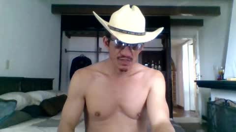 Snapshot of badhombremx chatting on 04-27-26, 06:50 Mexican livin Off the Wall online show from 04-27-26, 06:50
