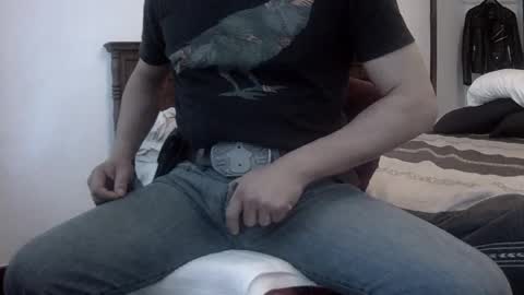 Snapshot of badhombremx chatting on 05-02-26, 01:38 Mexican livin Off the Wall online show from 05-02-26, 01:38