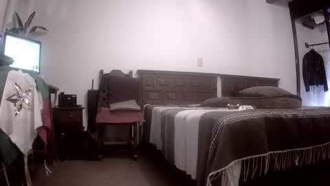 Snapshot of badhombremx chatting on 06-25-26, 02:11 Mexican livin Off the Wall online show from 06-25-26, 02:11