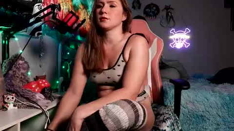 Bae Bae Blue online show from 12-18-25, 08:04