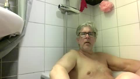 Snapshot of baggelina75 chatting on 05-04-26, 05:31 baggelina75 online show from 05-04-26, 05:31