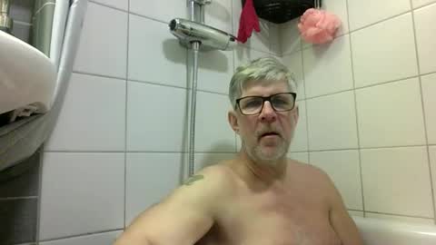 Snapshot of baggelina75 chatting on 05-06-26, 06:57 baggelina75 online show from 05-06-26, 06:57