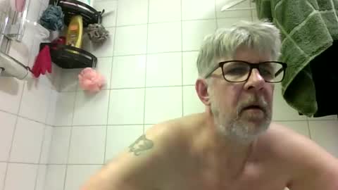 Snapshot of baggelina75 chatting on 05-13-26, 05:32 baggelina75 online show from 05-13-26, 05:32