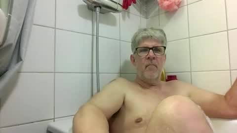 Snapshot of baggelina75 chatting on 05-19-26, 07:09 baggelina75 online show from 05-19-26, 07:09