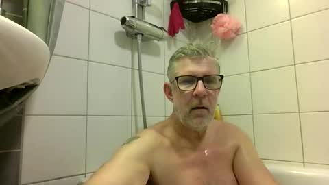 Snapshot of baggelina75 chatting on 05-21-26, 06:26 baggelina75 online show from 05-21-26, 06:26