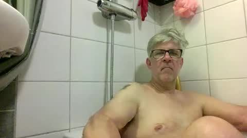 Snapshot of baggelina75 chatting on 05-28-26, 07:11 baggelina75 online show from 05-28-26, 07:11