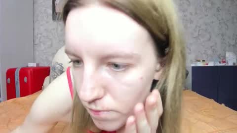 Snapshot of baiambel_mi chatting on 10-07-25, 03:42 holly online show from 10-07-25, 03:42