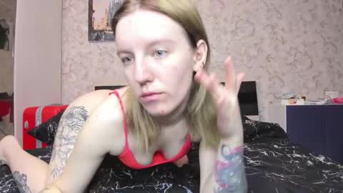 Snapshot of baiambel_mi chatting on 10-19-25, 03:34 holly online show from 10-19-25, 03:34