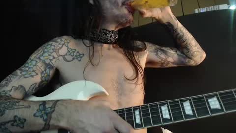 Snapshot of bailey39 chatting on 12-21-24, 06:52 Bailey online show from 12-21-24, 06:52