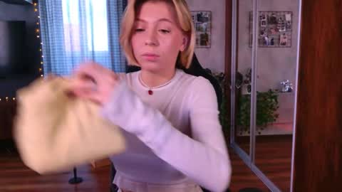 Elly online show from 02-21-26, 03:18