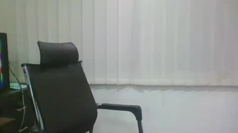 Snapshot of ballbustingslave1987nolimits chatting on 12-14-24, 07:18 Ballbusting Slave online show from 12-14-24, 07:18