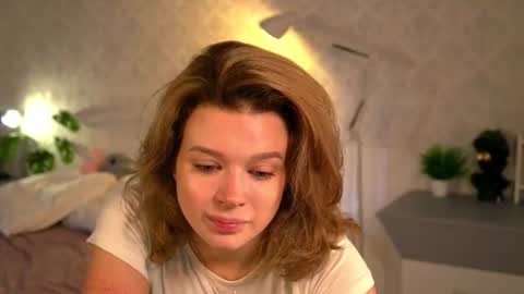 Snapshot of bambi_bimboo chatting on 06-30-26, 06:53 Mila online show from 06-30-26, 06:53