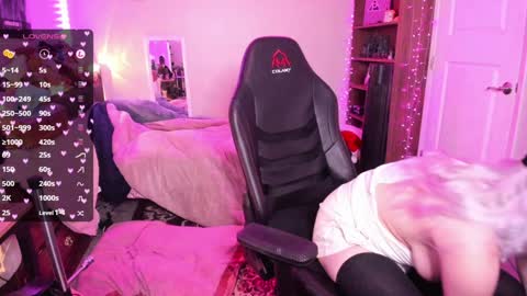 Snapshot of bambisheep_ chatting on 01-16-25, 04:07 Bambi online show from 01-16-25, 04:07