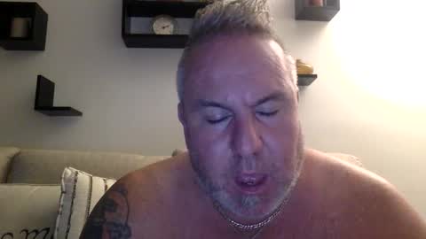 Snapshot of banana5289 chatting on 11-05-25, 08:20 banana5289 online show from 11-05-25, 08:20