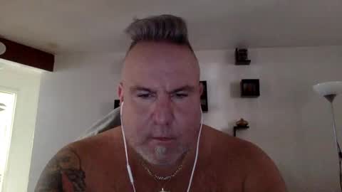 Snapshot of banana5289 chatting on 11-18-25, 02:43 banana5289 online show from 11-18-25, 02:43