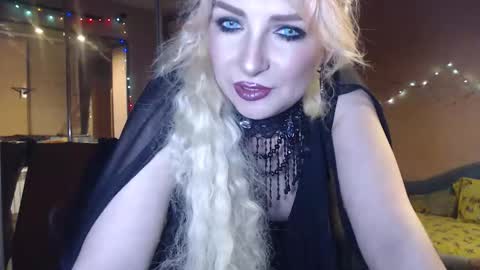 Victoria online show from 03-25-26, 11:44
